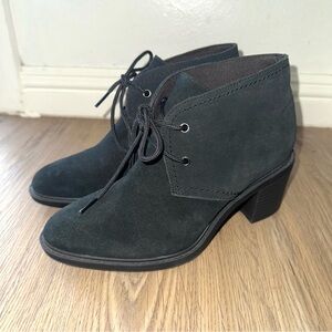 New Clarks Suede Lace-Up Ankle Boots – Women’s US 8